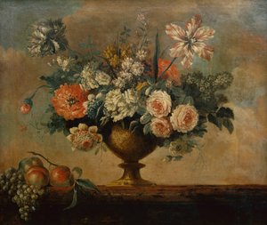 Roses, tulipes, œillets et autres fleurs dans une urne