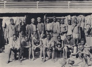 Un groupe dans le camp