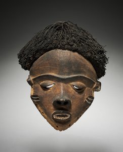 Masque de visage féminin, Pende, début des années 1900