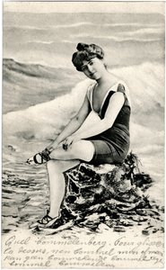 Femmes en maillots de bain, vers début 1900 (carte postale)
